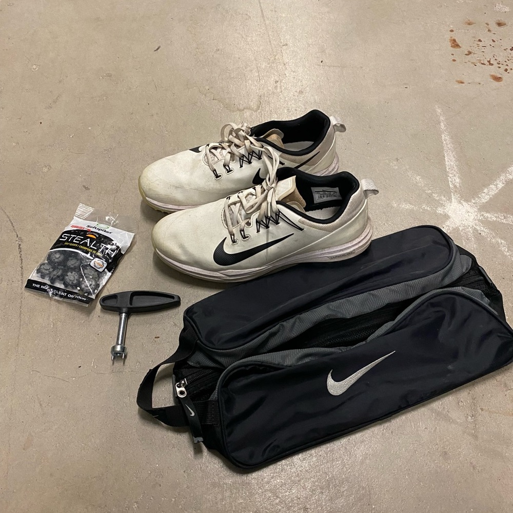 Mens Nike Golf Lunarlon Shoes Spikes with Golf Bag and Spike Tool Size 8.5 US